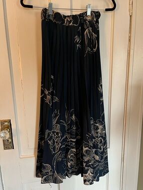 Women’s Navy Floral Pleated Midi Skirt, NWT